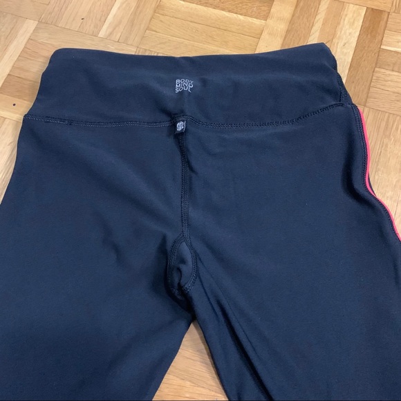 La Vie En Rose Cropped Mesh Detail Active Leggings - Picture 9 of 13